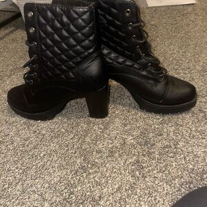 Elegant Black Lace-Up Quilted Boots
